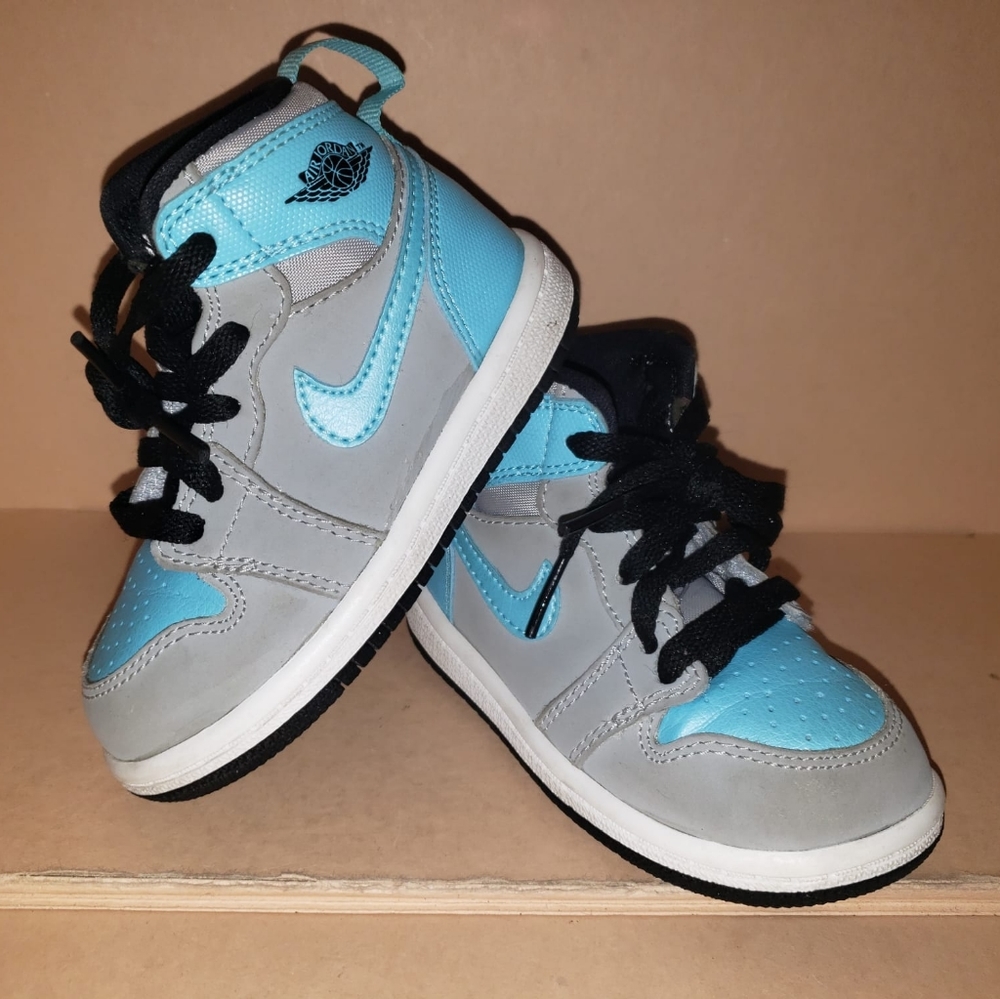 Nike Air Jordan 1 Retro Sneaker Kids 6C Blue Gray